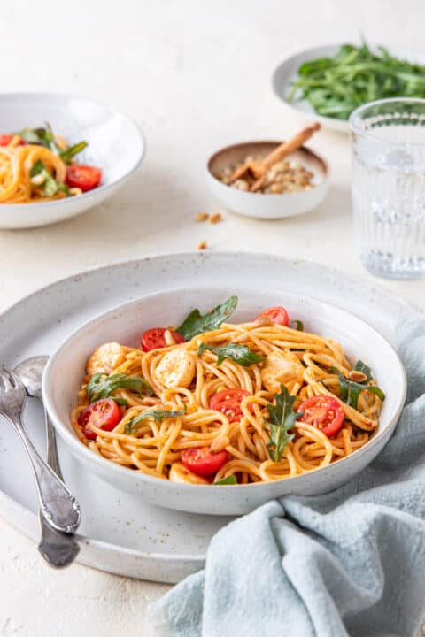 Bester Spaghettisalat mit Pesto - schnell &amp; einfach